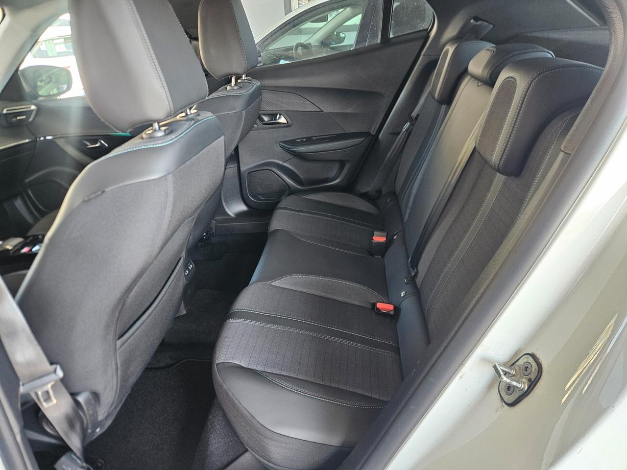 Peugeot 2008 BlueHDi 130 S&S EAT8 Allure Pack