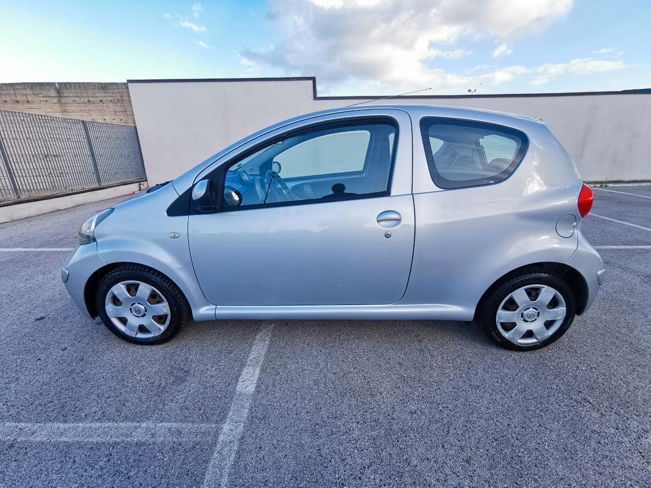 Toyota Aygo 1.0 12V VVT-i 3P. Sol - 2007