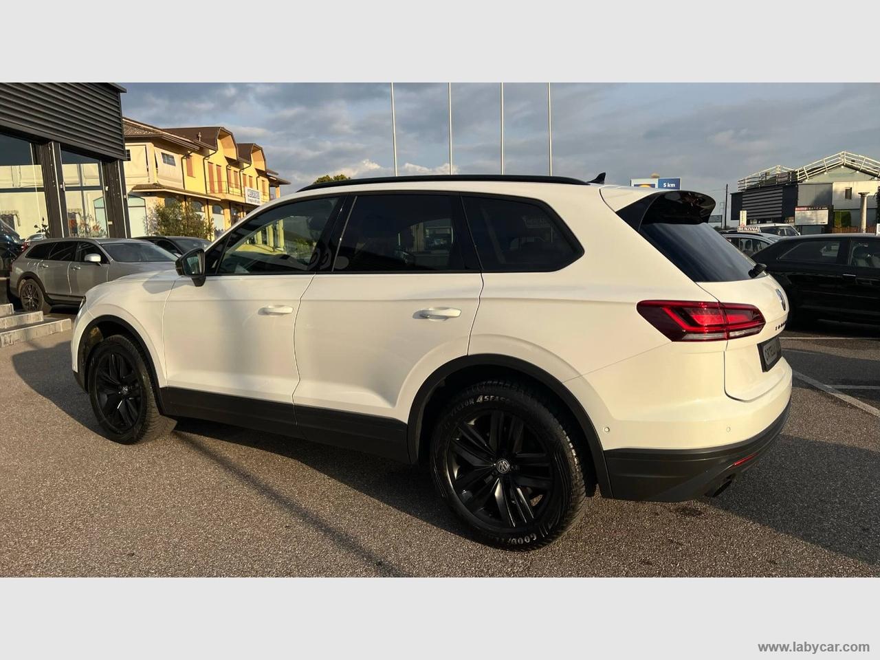 VOLKSWAGEN Touareg 3.0 TDI Black Style I.V.A. ESPOSTA