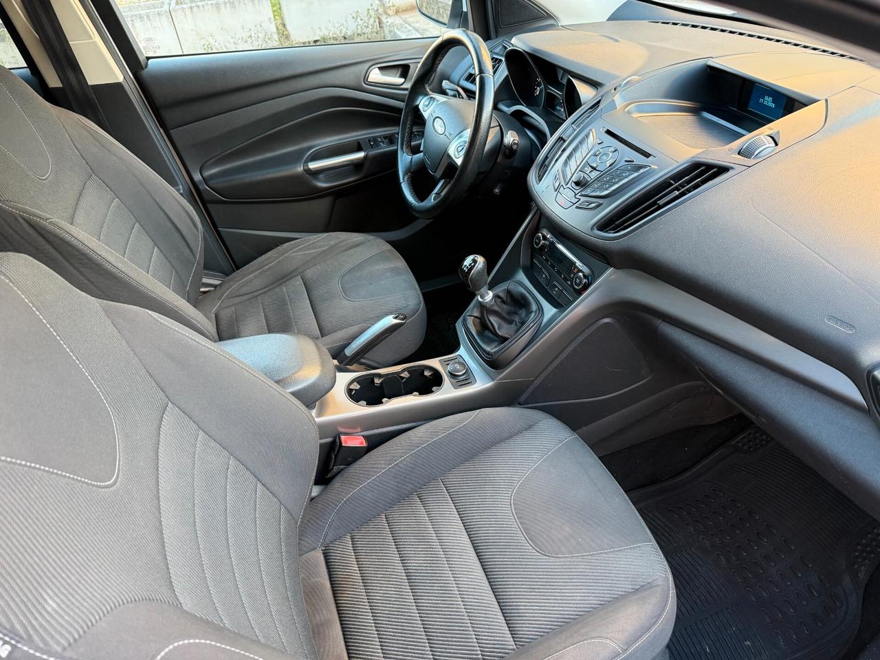 Ford Kuga 2.0 TDCI 120 CV S&S 2WD Bus. Privato Vende