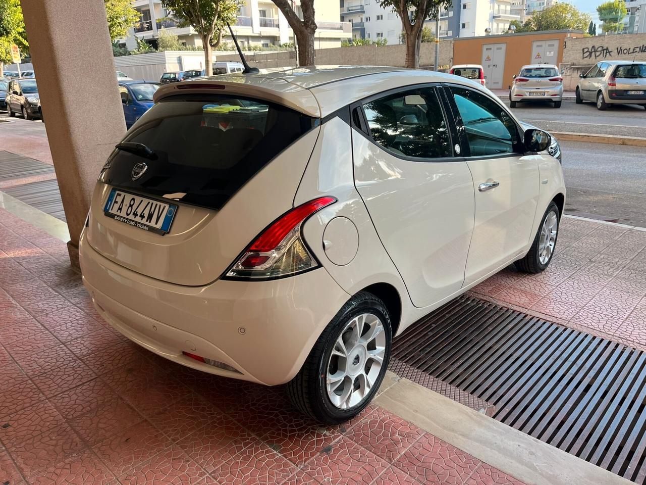 Lancia Ypsilon 1.3MJT95CV 5p Platino Navi-15