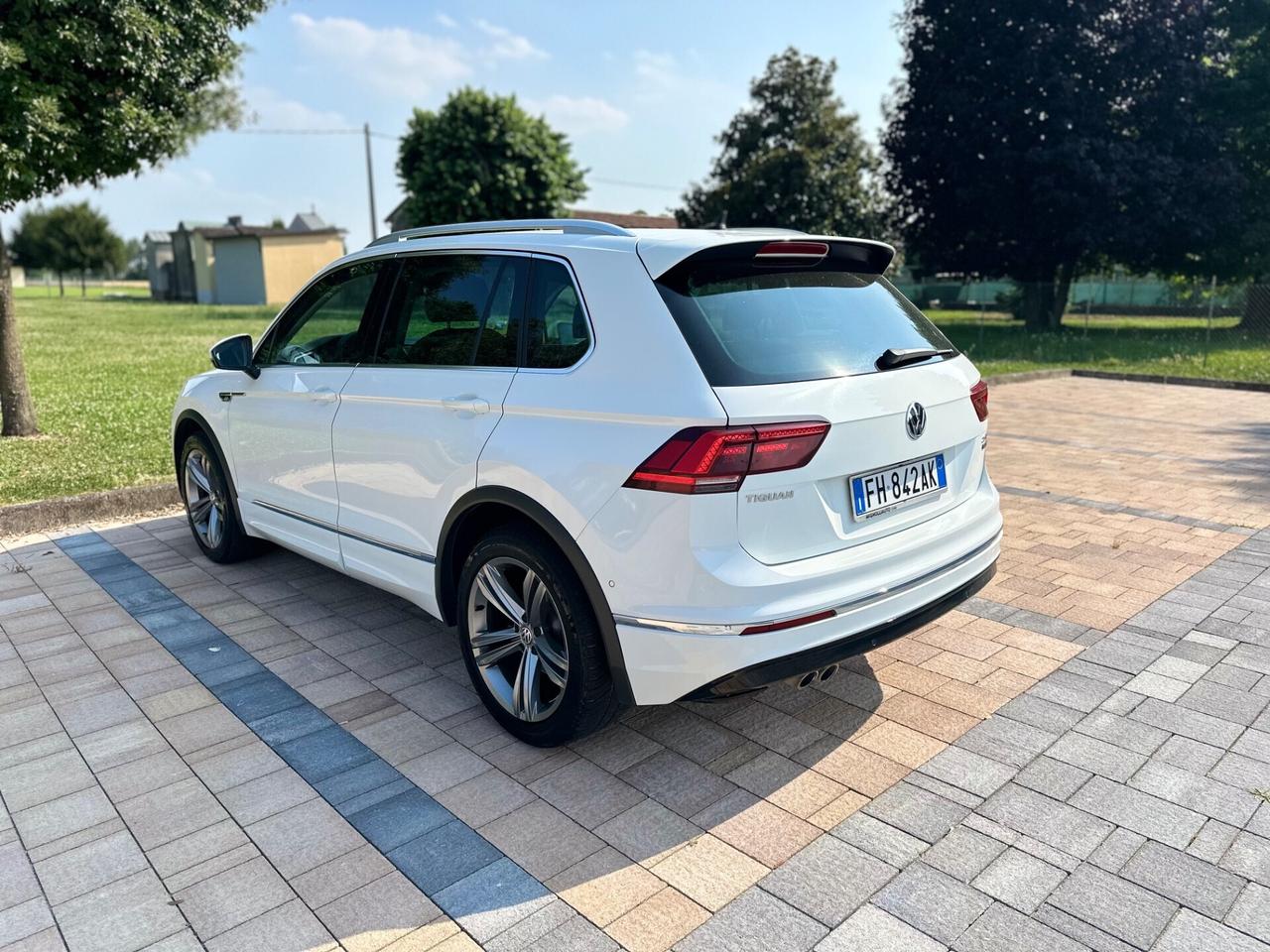 Volkswagen Tiguan 2.0 TDI SCR DSG 4MOTION R-LINE