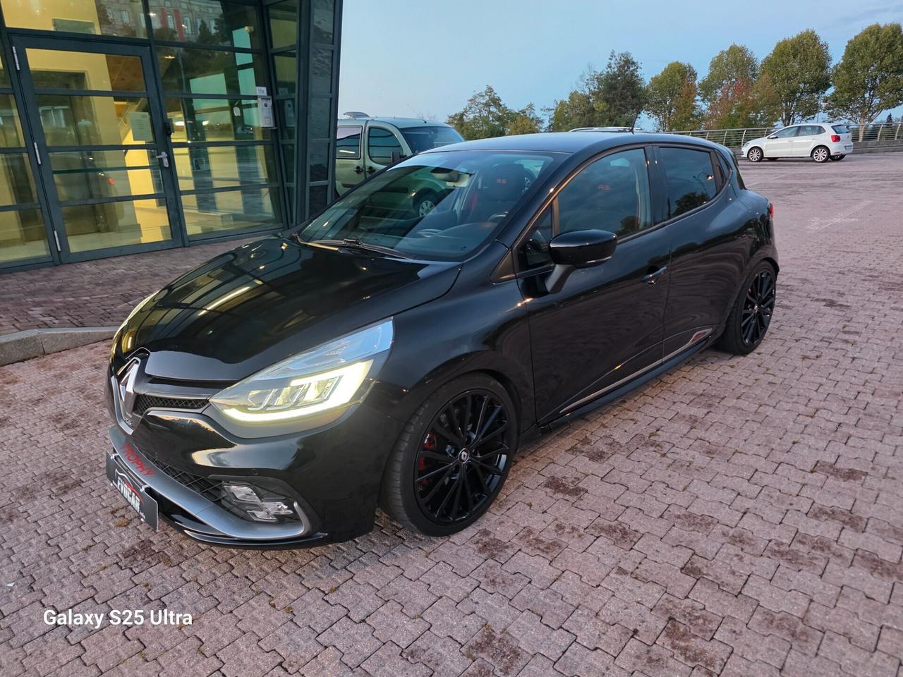 Clio rs trophy cv 220 valutiamo usato