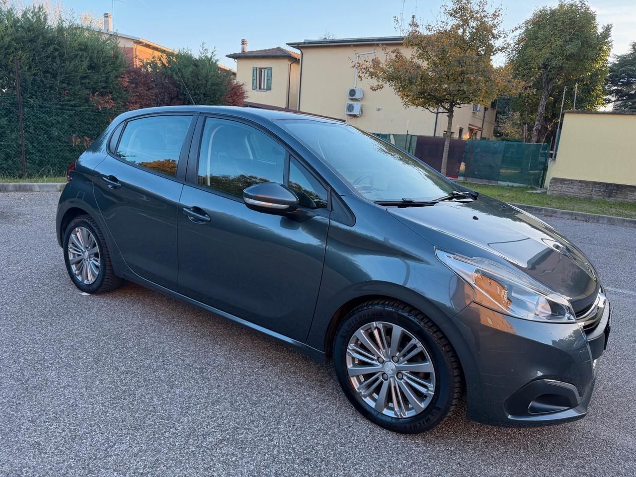 Peugeot 208 1.6 - NEOPATENTATI - 12 MESI DI GARANZIA -