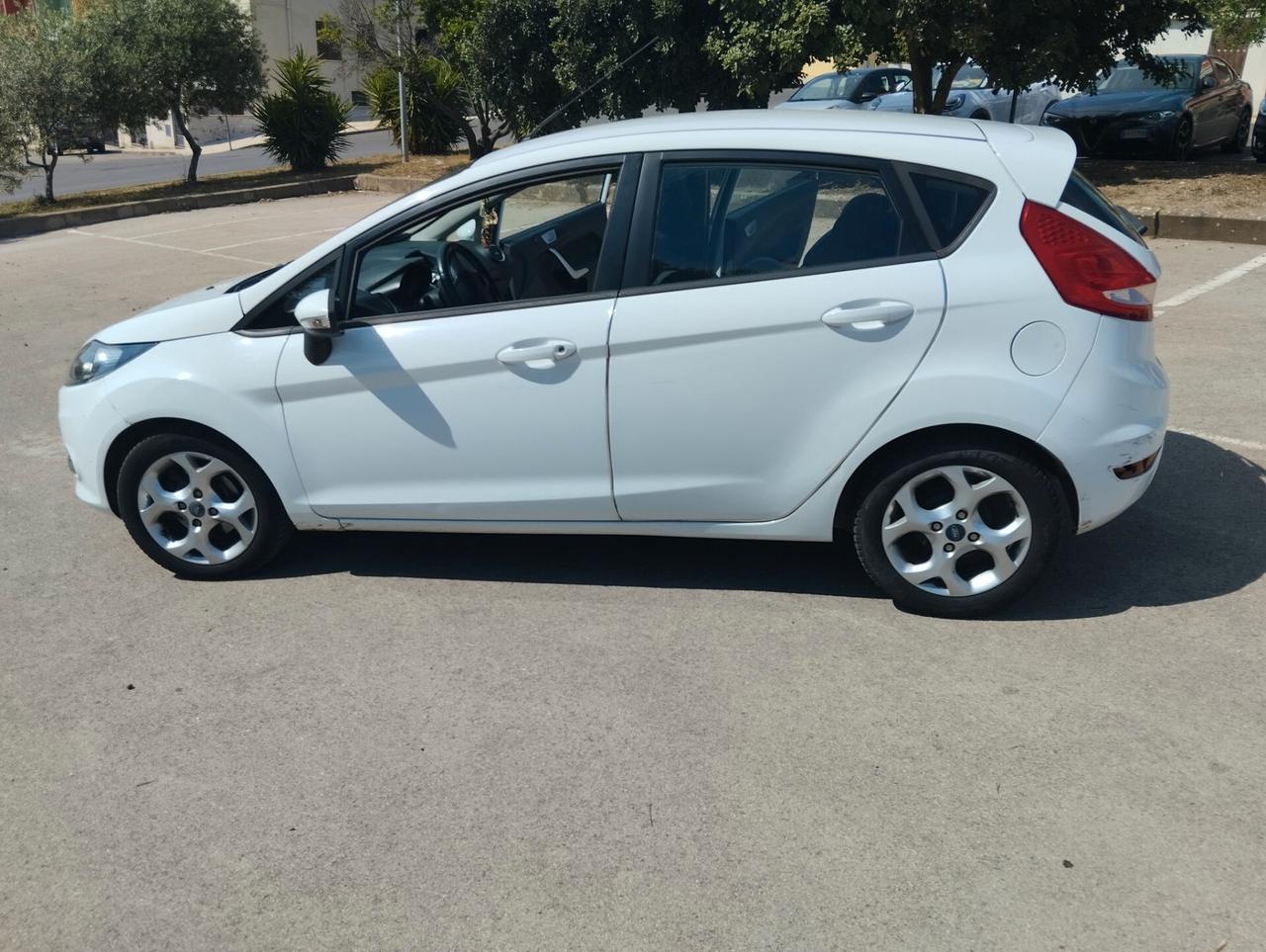 Ford Fiesta 1.4 5 porte Bz.- GPL Titanium