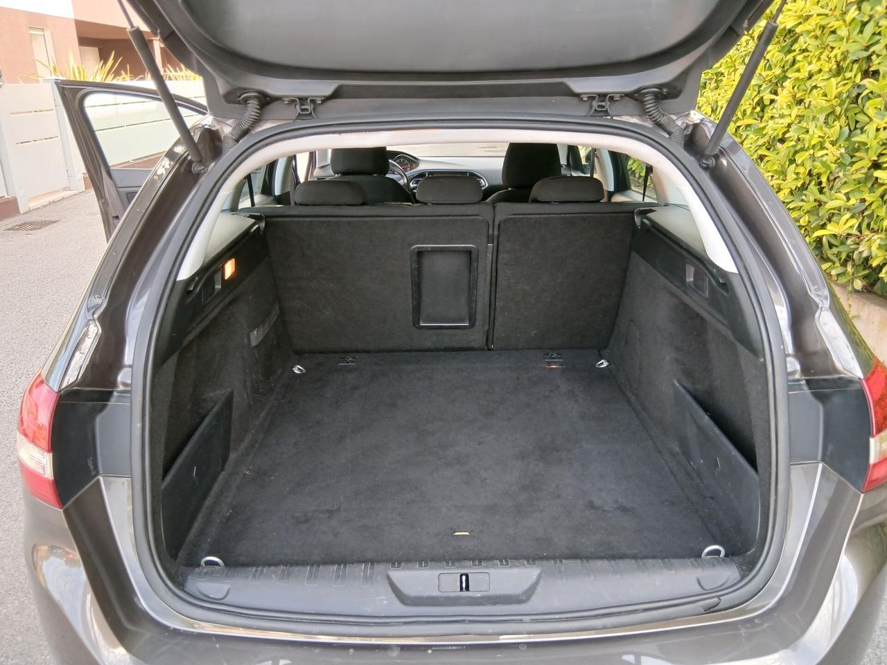 Peugeot 308 BlueHDi 115 cv allure sw tua a € 158 mese