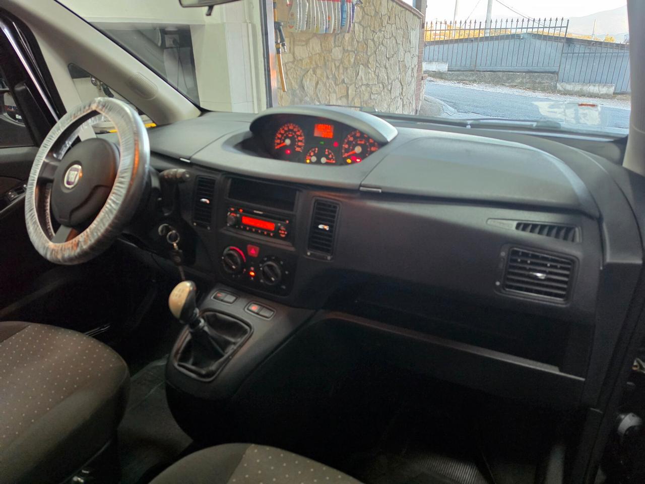 Fiat Idea 1.2 16V BlackLabel