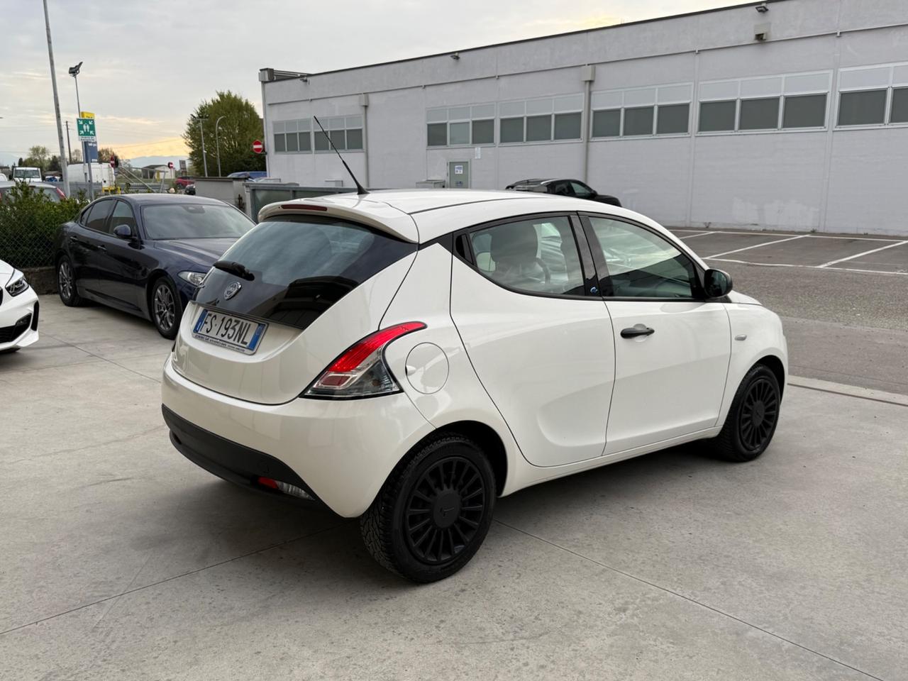 Lancia Ypsilon 1.2 69 CV 5 porte GPL Ecochic Monogram