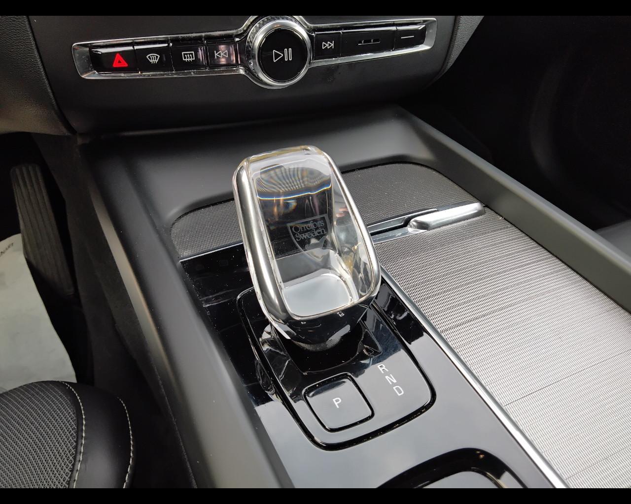 VOLVO XC60 II 2022 - XC60 2.0 b4 Plus Dark auto