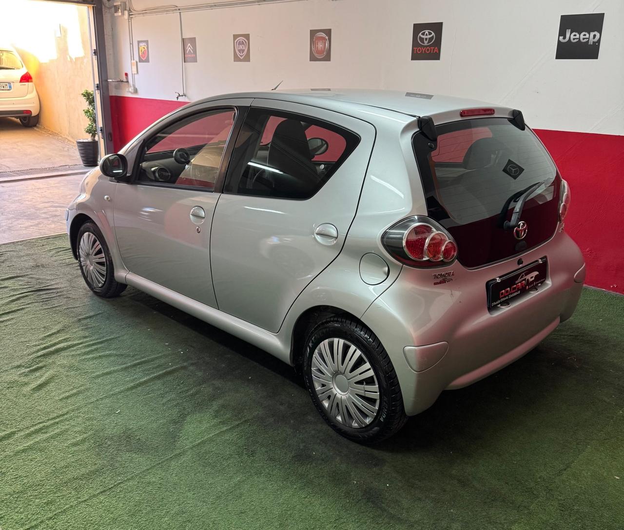 Toyota Aygo 1.0 12V VVT-i 5 porte Sol
