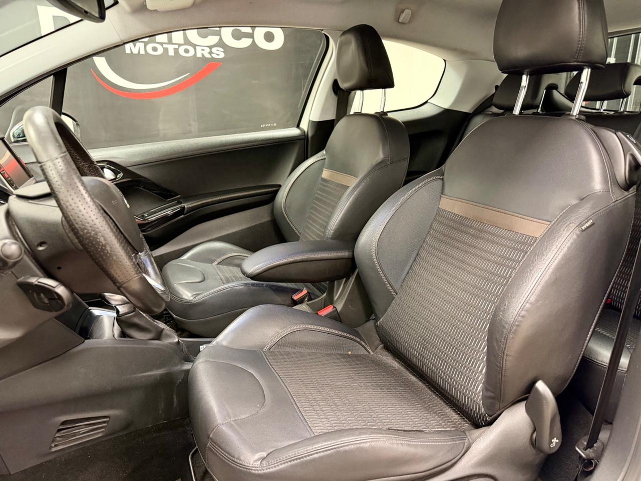 Peugeot 208 1.4 HDi 68 CV 3 porte Allure