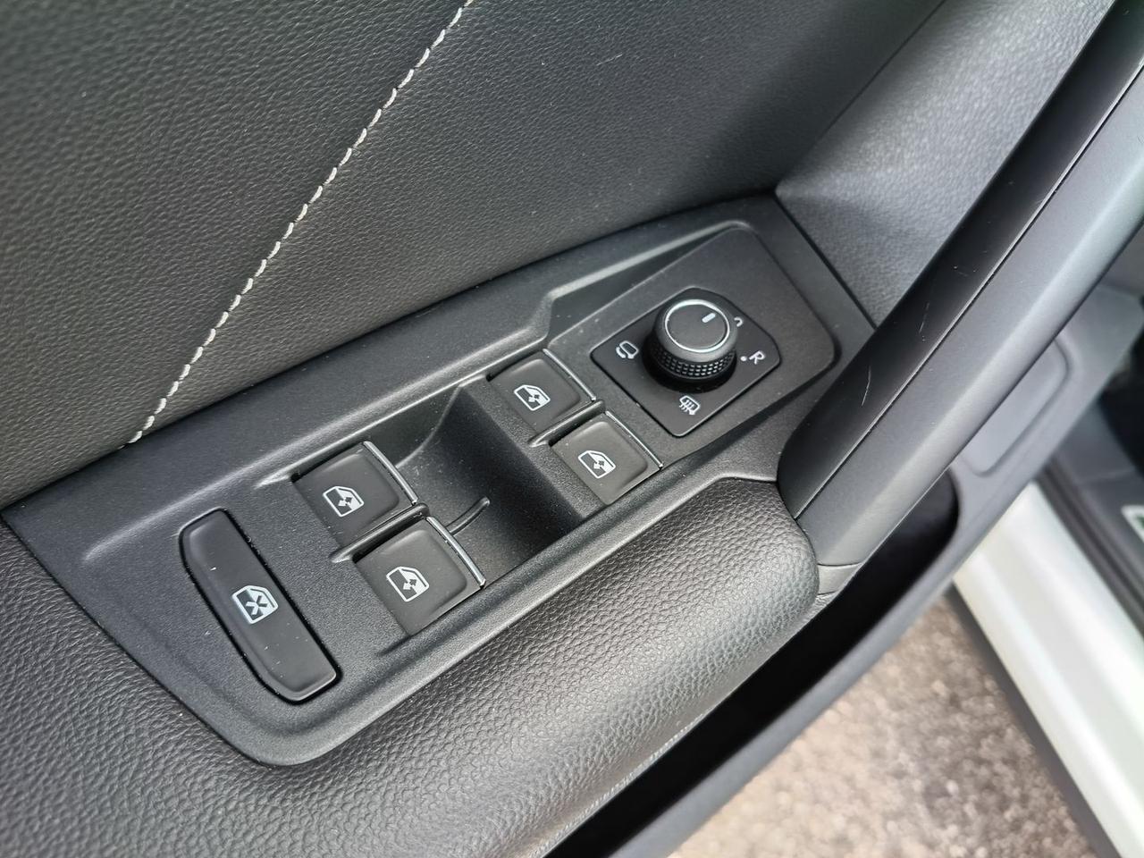 Volkswagen Tiguan R-LINE #50664