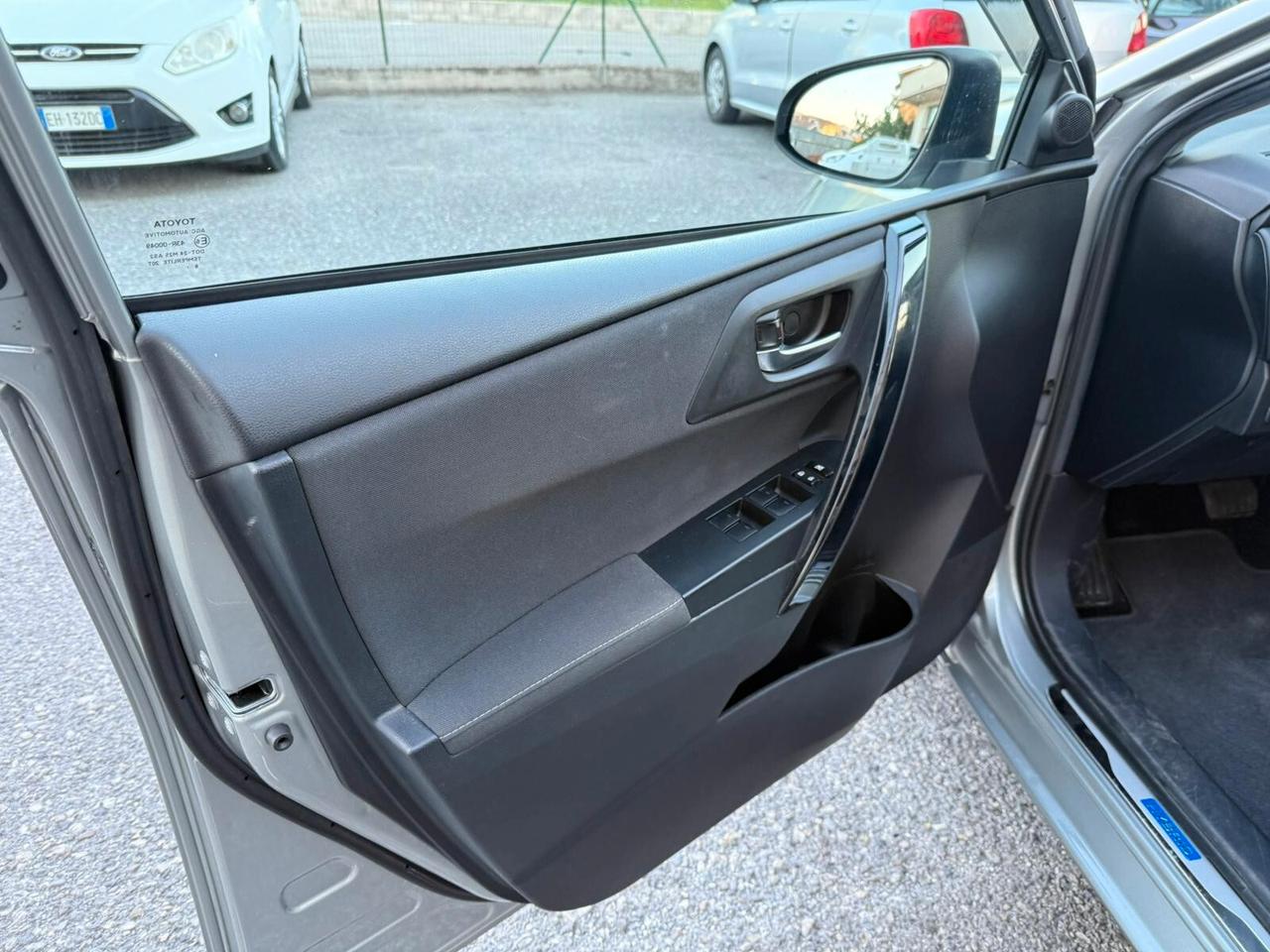 Toyota Auris Touring Sports 1.8 Hybrid Lounge