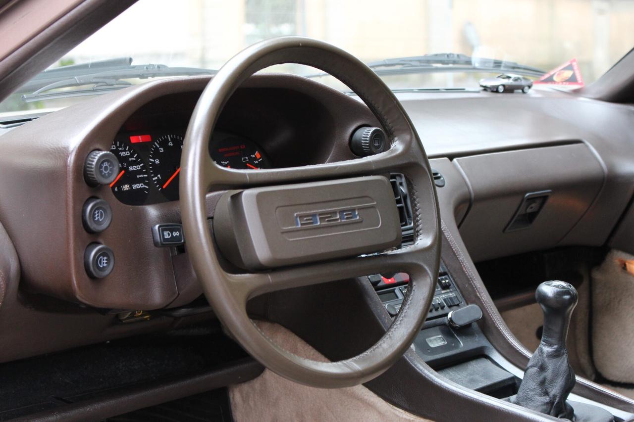 Porsche 928 S