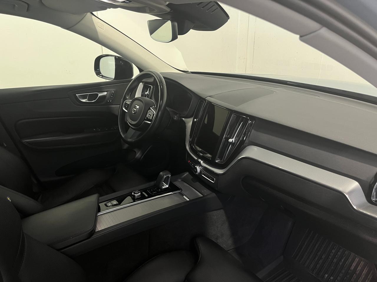 VOLVO XC60 B4 D PLUS DARK AWD AUTO