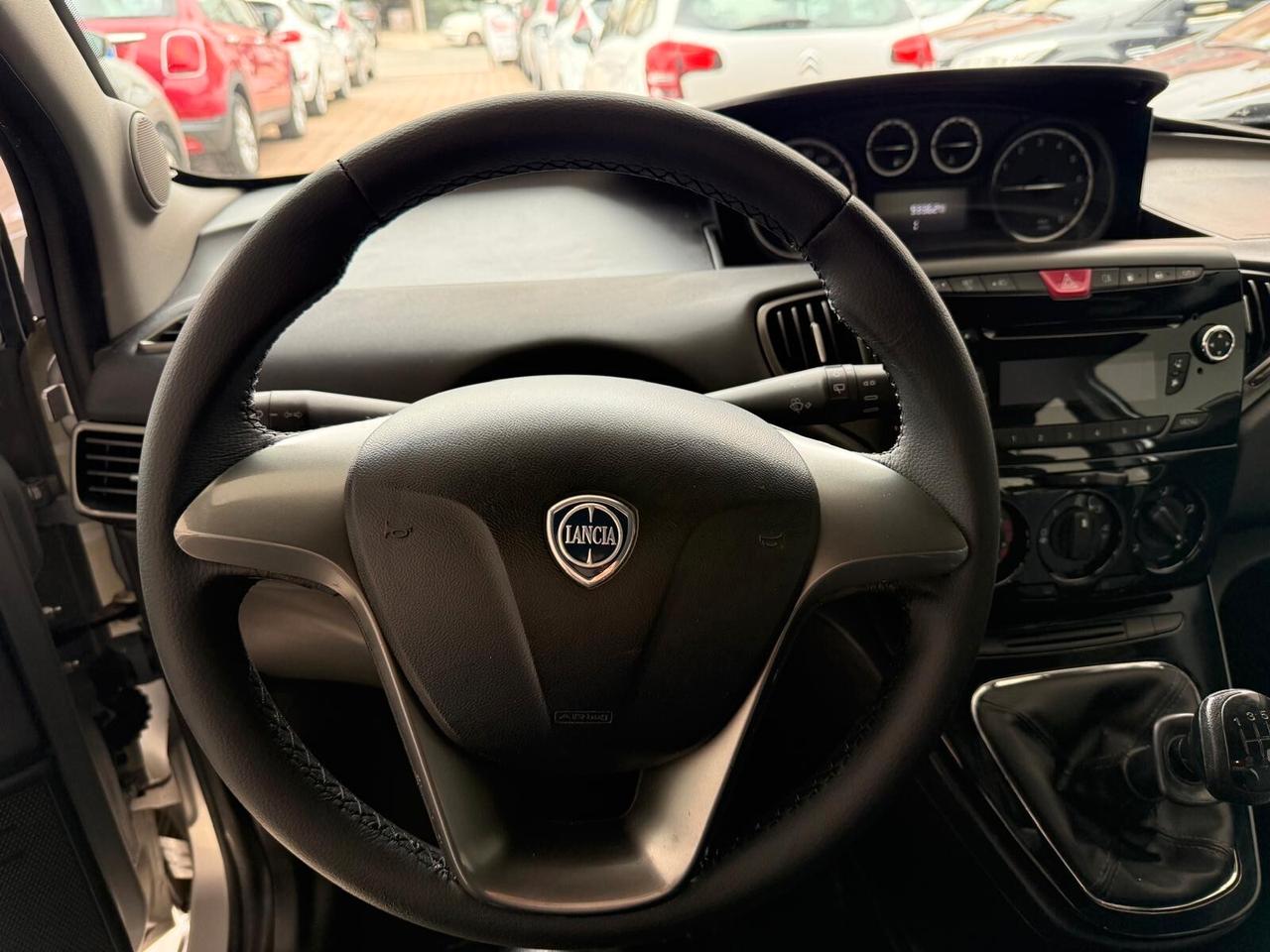 LANCIA YPSILON 0.9 METANO 2014 93.362 KM