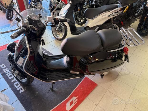 Piaggio Vespa 300 GTV Edizione Limitata -> Via Montenapoleone