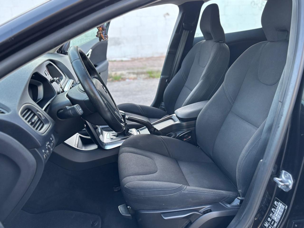 Volvo V40 D2 Geartronic Business Plus