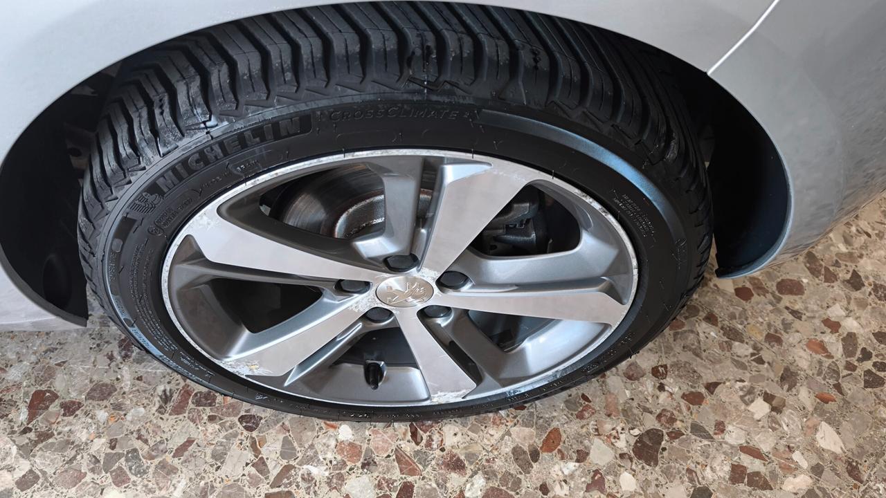 Peugeot 308 BlueHDi 120 S&S EAT6 Allure