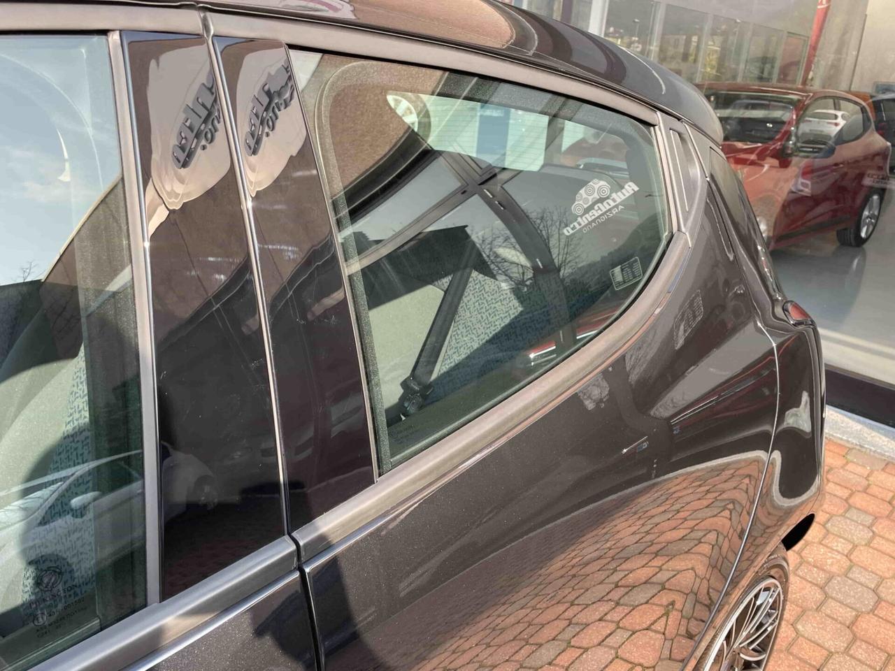 Lancia Ypsilon 1.0 FireFly 5 porte S&S Hybrid Oro