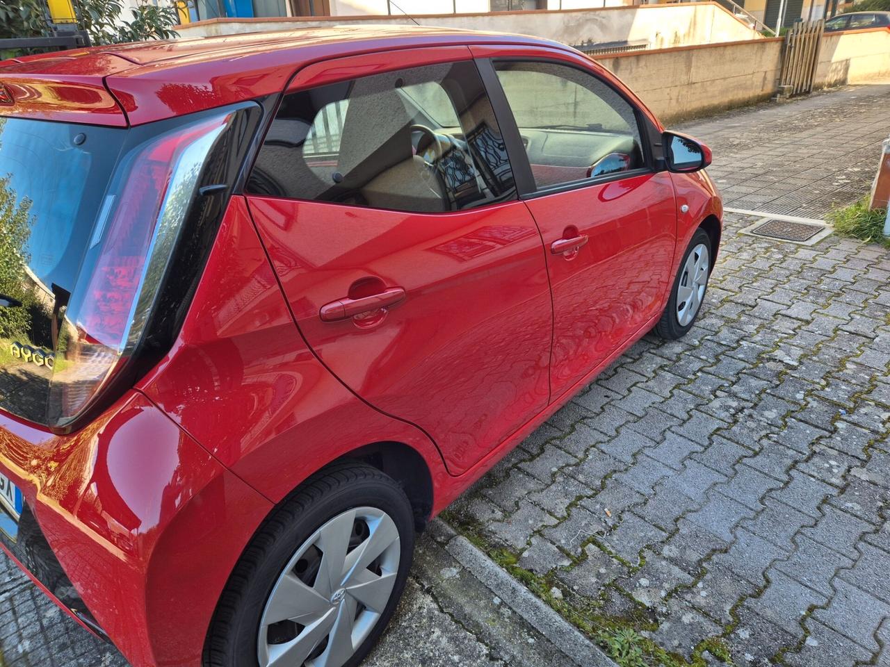 Toyota Aygo 1.0 VVT-i 69 CV 5 porte x-play