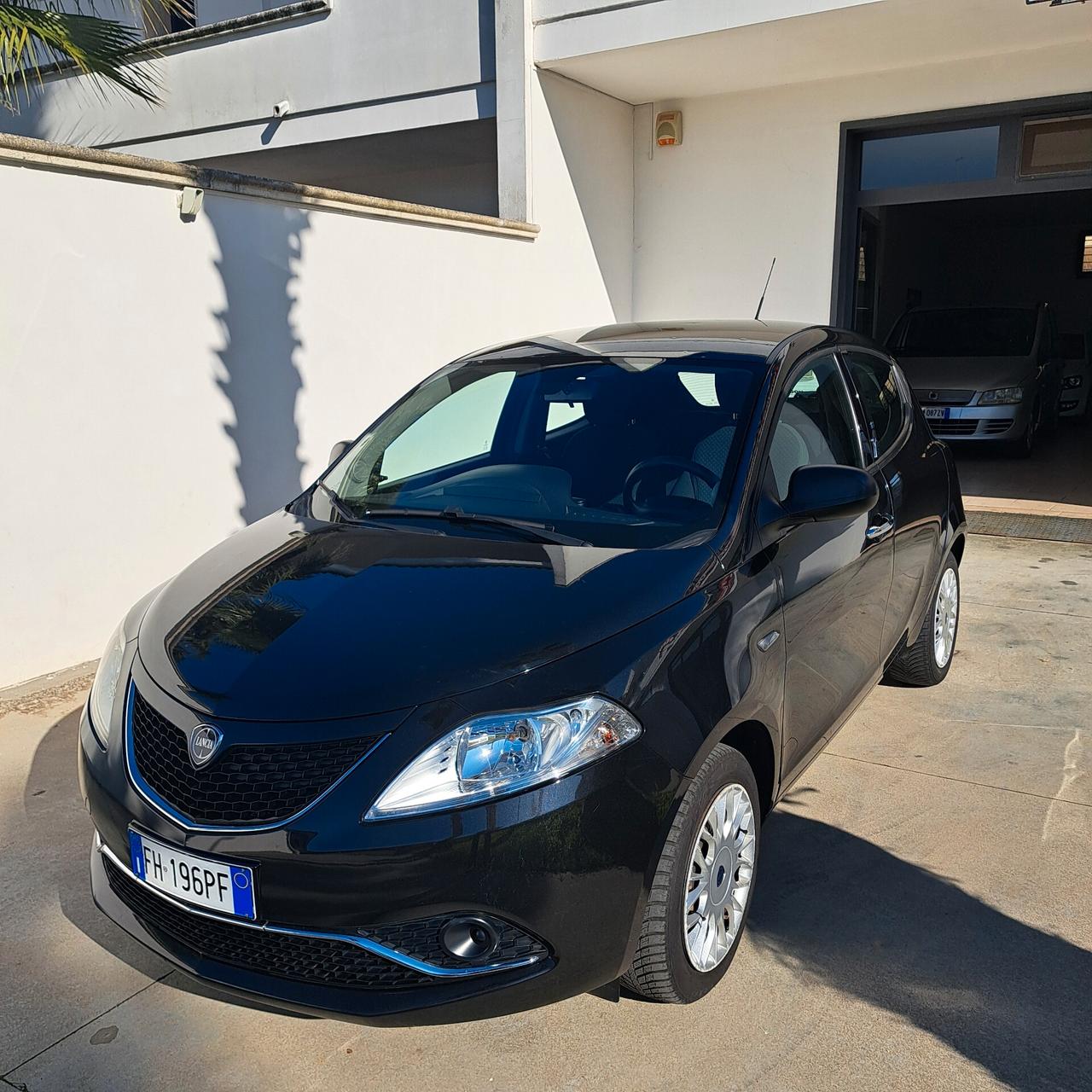 Lancia Ypsilon 1.2 69 CV 5 porte Platinum