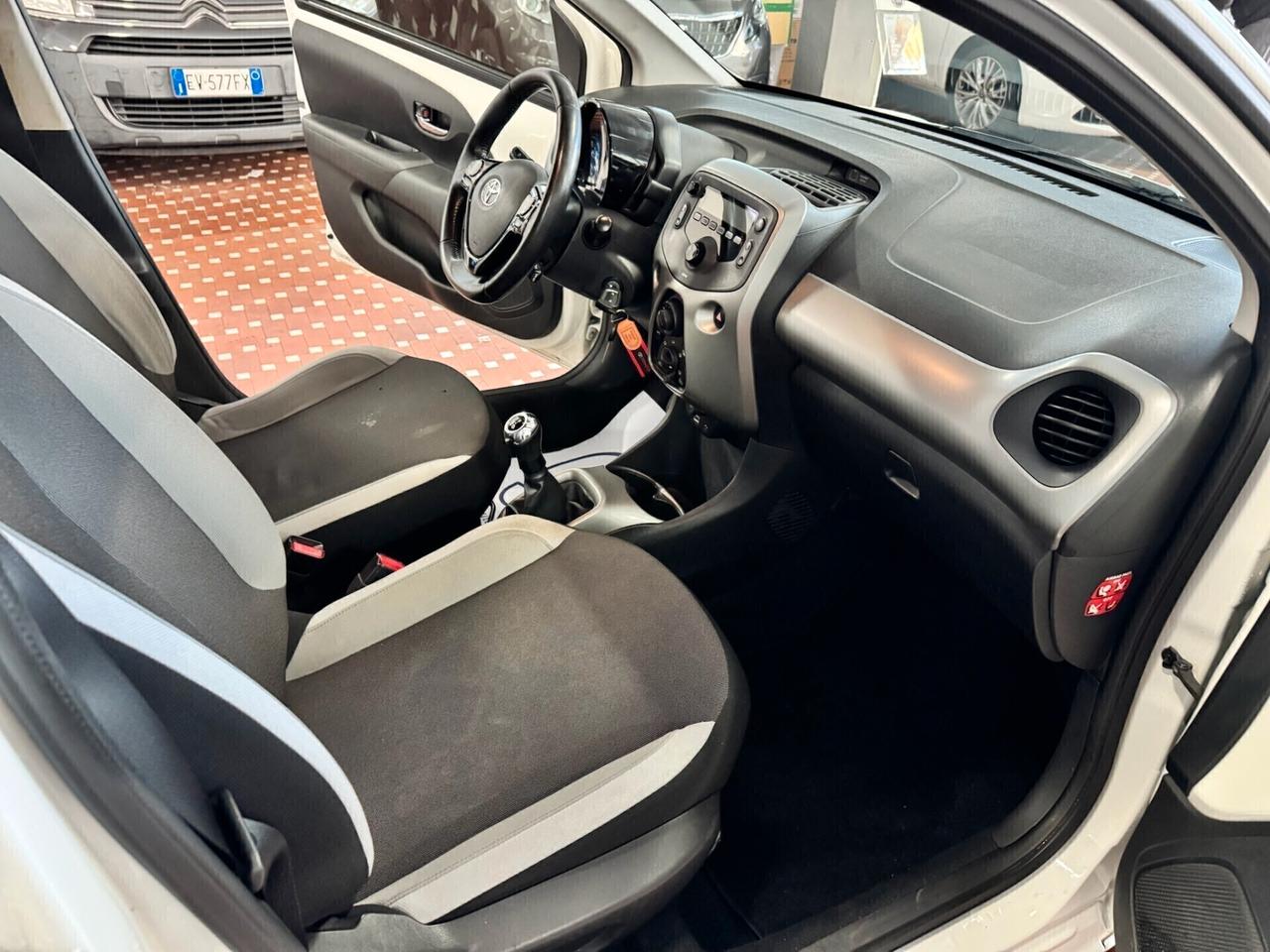 Toyota Aygo 1.0 VVT-i 69 CV 5 porte x-wave TSS - UNICO PROPRIETARIO