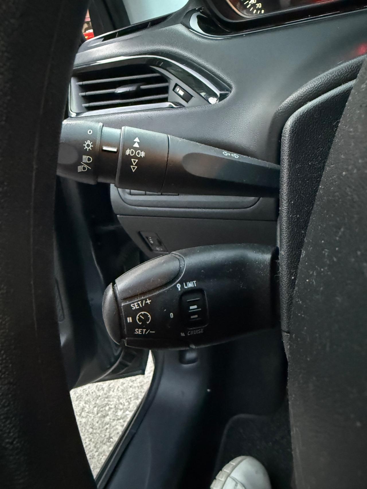 Peugeot 208 PureTech 82 5 porte Allure