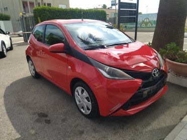 Toyota Aygo 1.0 VVT-i 69 CV 5 porte x-play TSS MMT