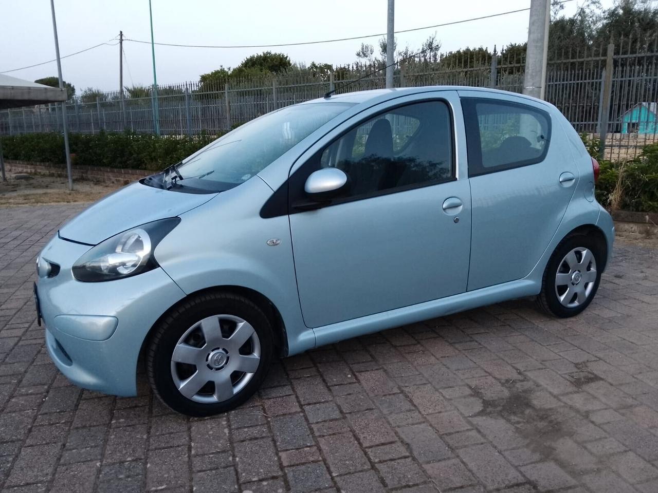 Toyota Aygo 1.0 12V VVT-i 5 porte Sol