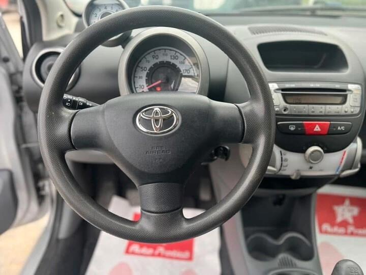 Toyota Aygo 1.0 12V VVT-i 3 porte Sol OK NEOPATENTATI