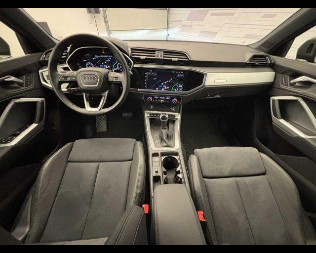 AUDI Q3 35 TDI S tronic Business Advanced