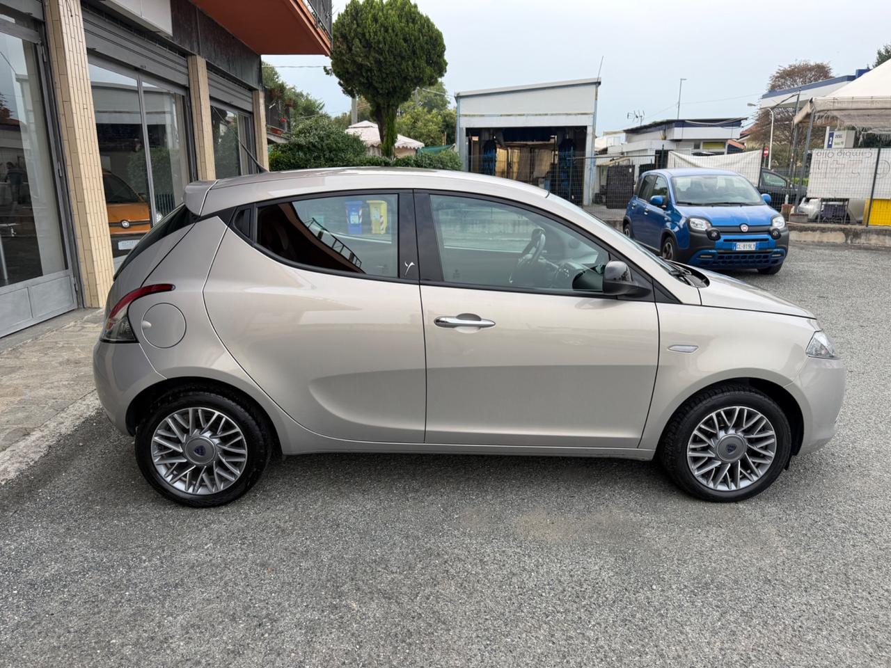 Lancia Ypsilon 1.2 69 CV 5 porte S&S Gold