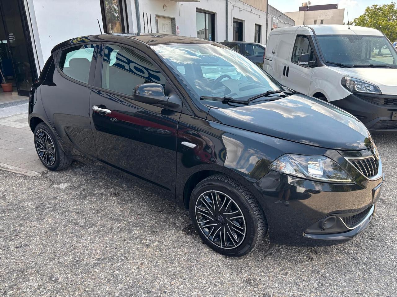 Lancia Ypsilon 1.0 FireFly 5 porte S&S Hybrid Gold