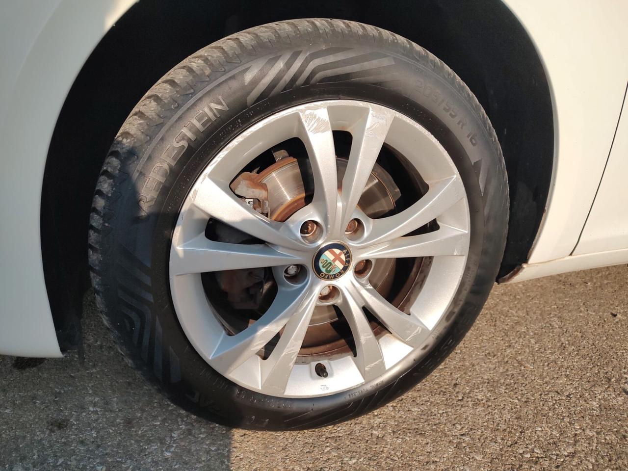 Alfa Romeo Giulietta 1.4 Turbo 120 CV BENZINA\ GPL CON SCADENZA 2032, OK NEOPATENTATI.