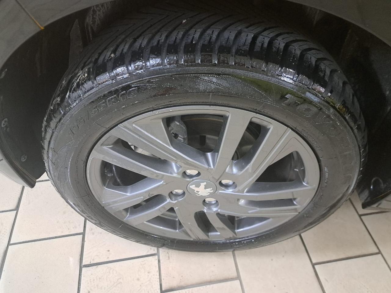 Peugeot 208 1.5 hdi 100 Stop&Start 5 porte Allure