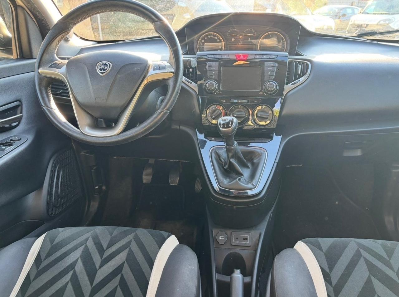 Lancia Ypsilon 1.3 MJT 16V 95 CV 5 porte S&S Silver