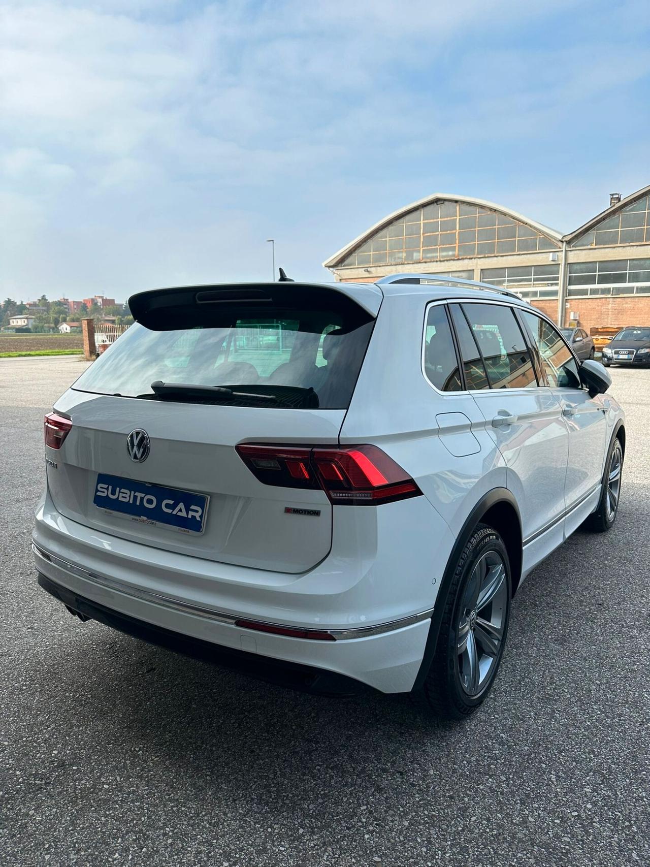 Volkswagen Tiguan 2.0 TDI SCR 4MOTION R-LINE