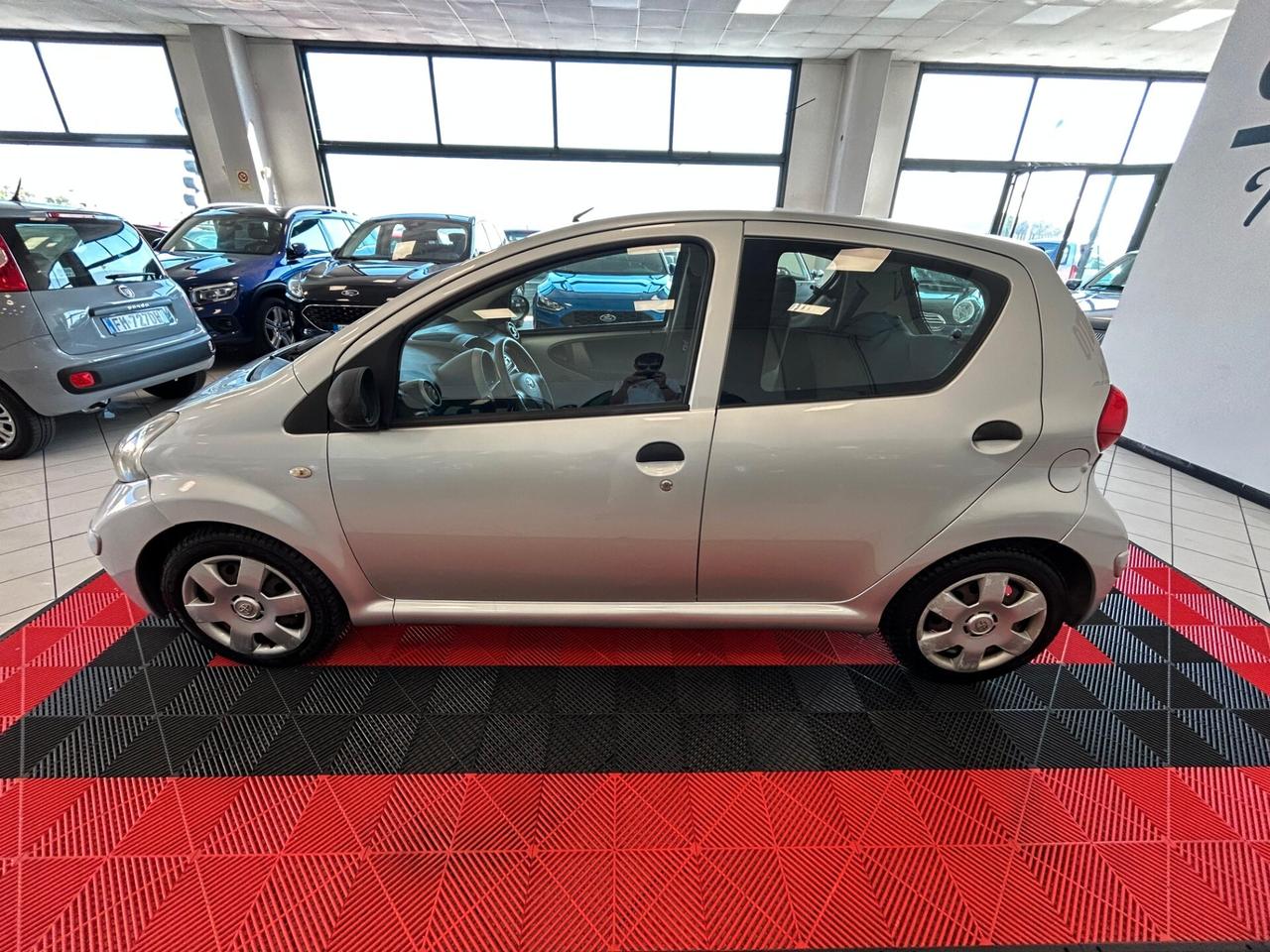 Toyota Aygo 1.0 12V VVT-i 5 porte Sol