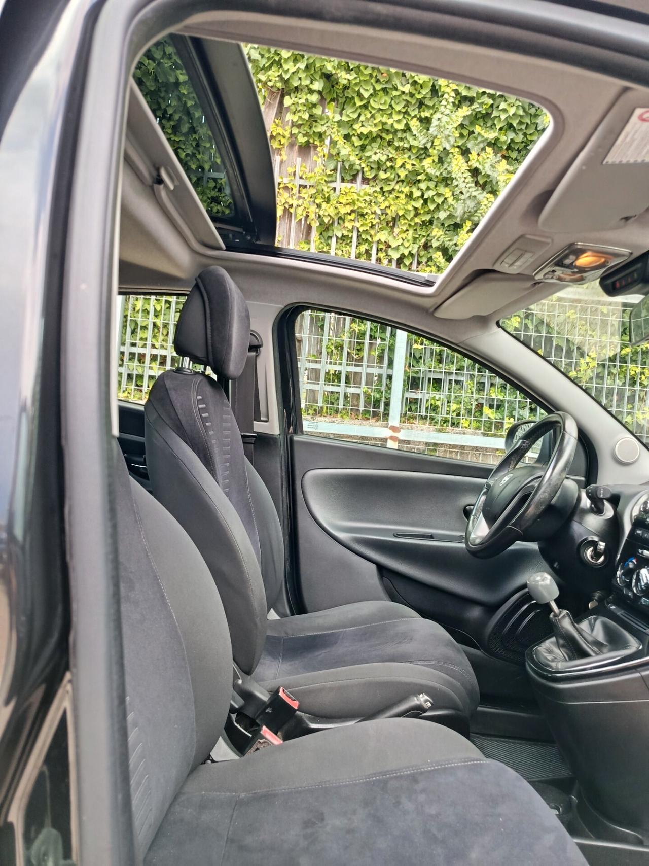Lancia Ypsilon 1.3 MJT 16V 95 CV 5 porte S&S Platinum Tetto apribile
