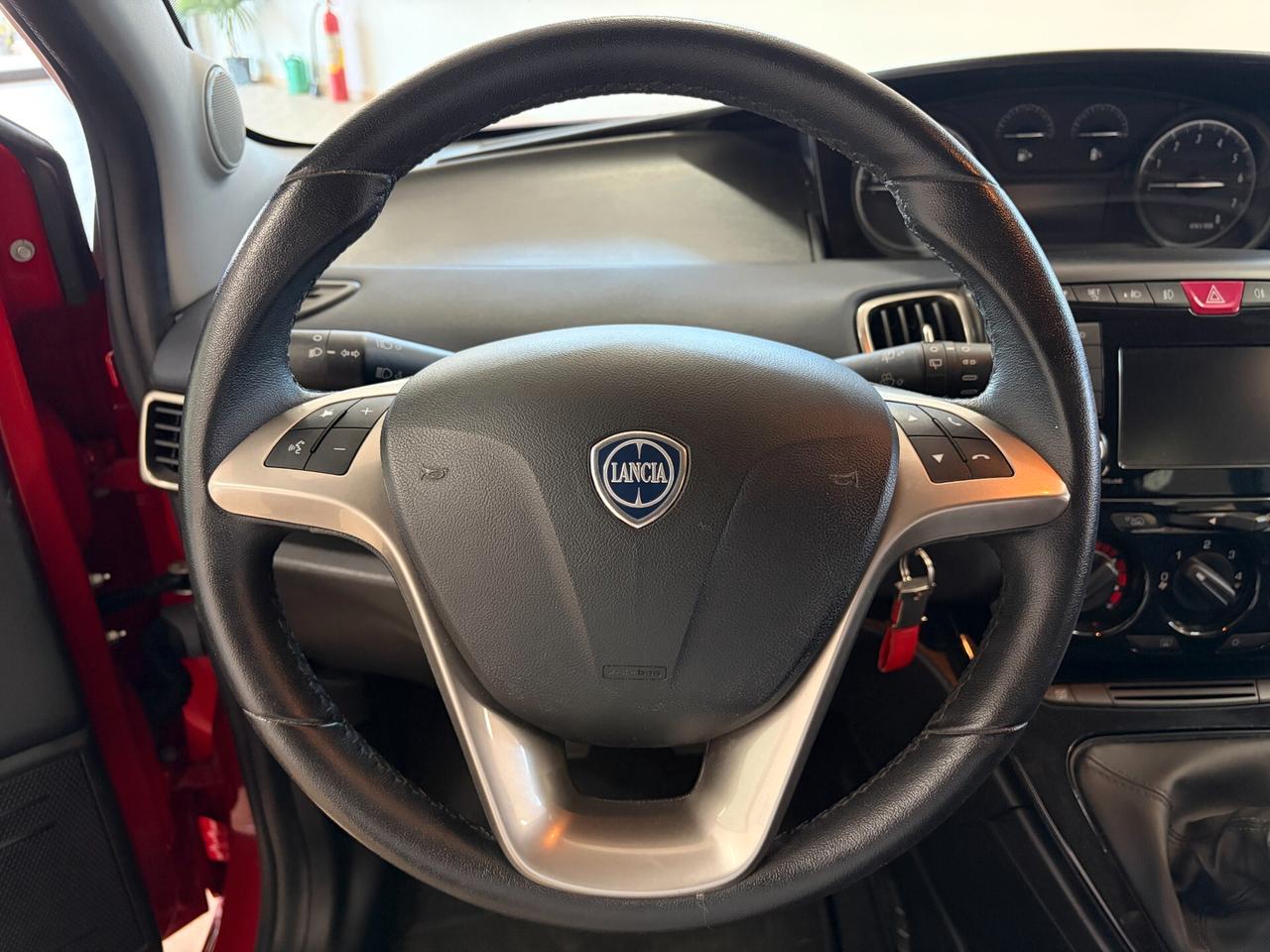 Lancia Ypsilon 1.0 FireFly 5 porte S&S Hybrid Ecochic Silver