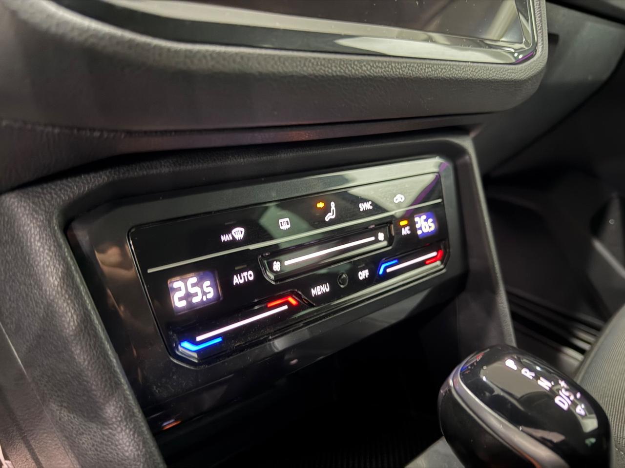 Volkswagen Tiguan 2.0TDI150CV DSG CARPLAY/AMBIENT2022