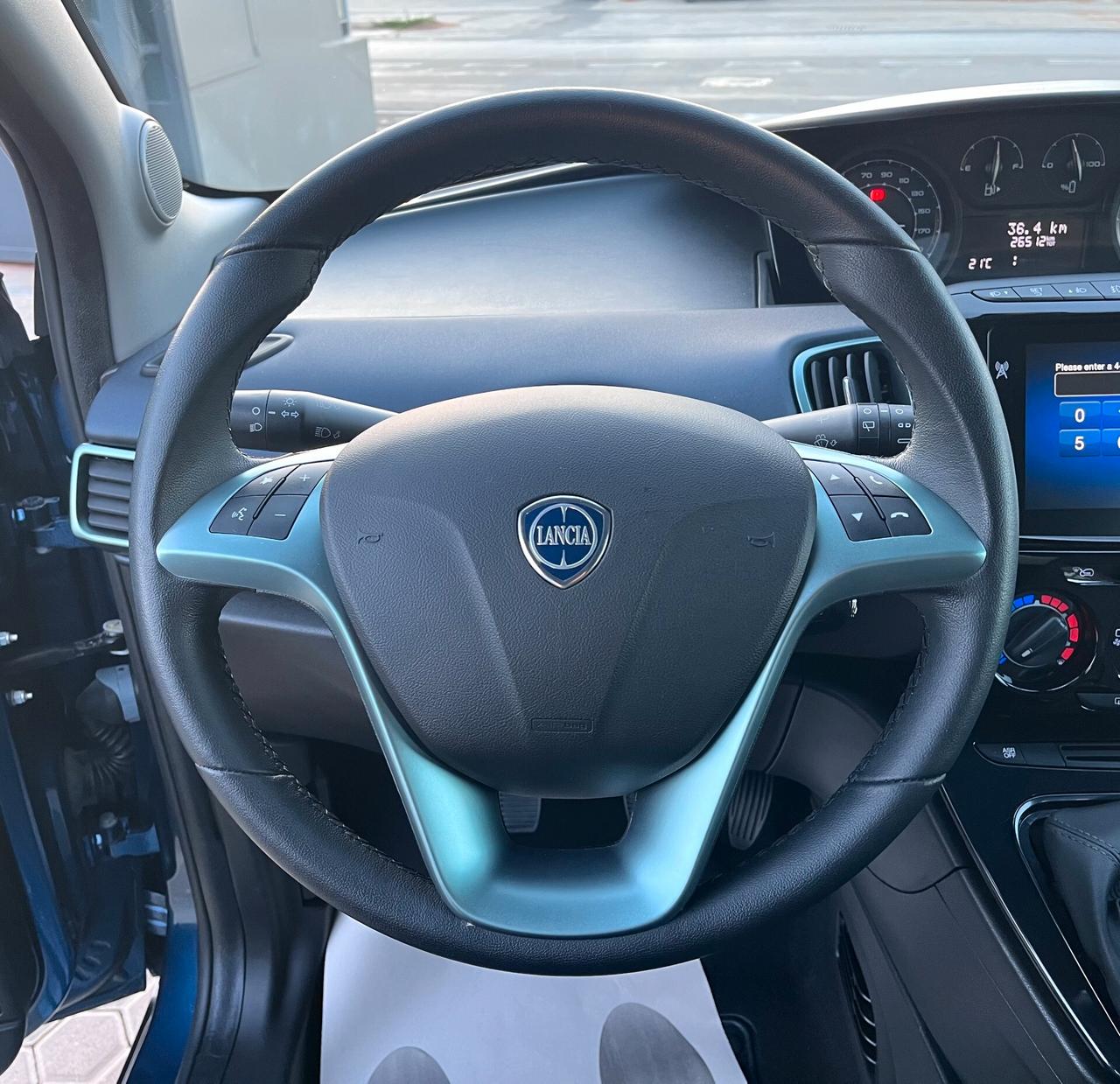 Lancia Ypsilon 1.0 FireFly 5 porte S&S Hybrid Gold