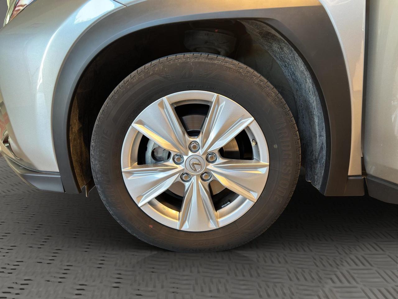 Lexus UX 250h 2.0 Business 2wd cvt