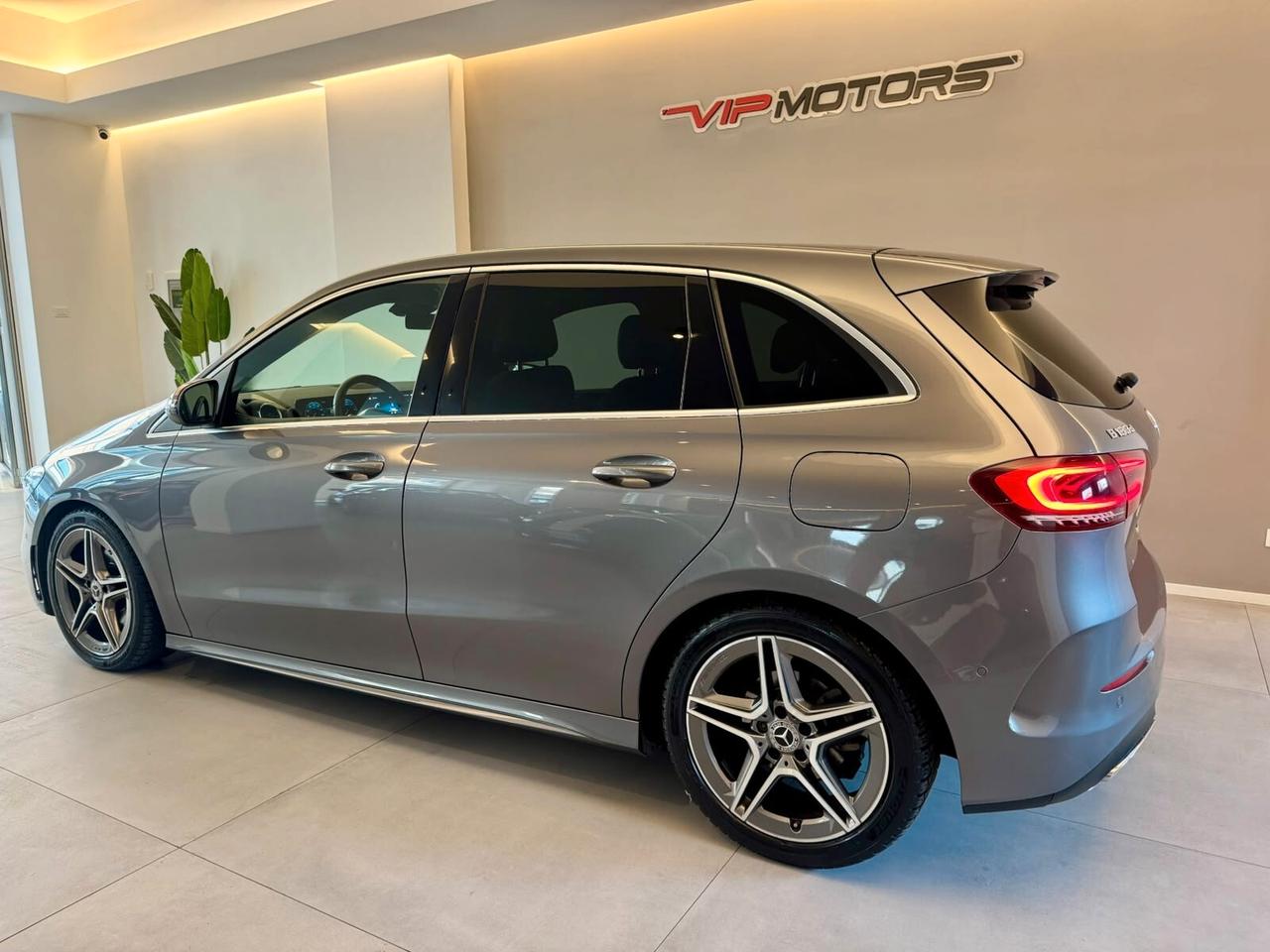 MERCEDES-BENZ CLASSE B 180D PREMIUM AMG LINE AUTOMATICA FULL