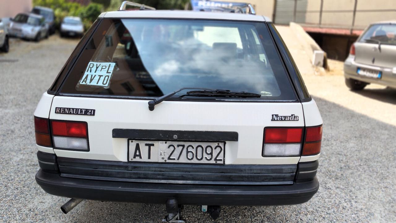 Renault R 21 Nevada 1.7 GTS e Gancio traino