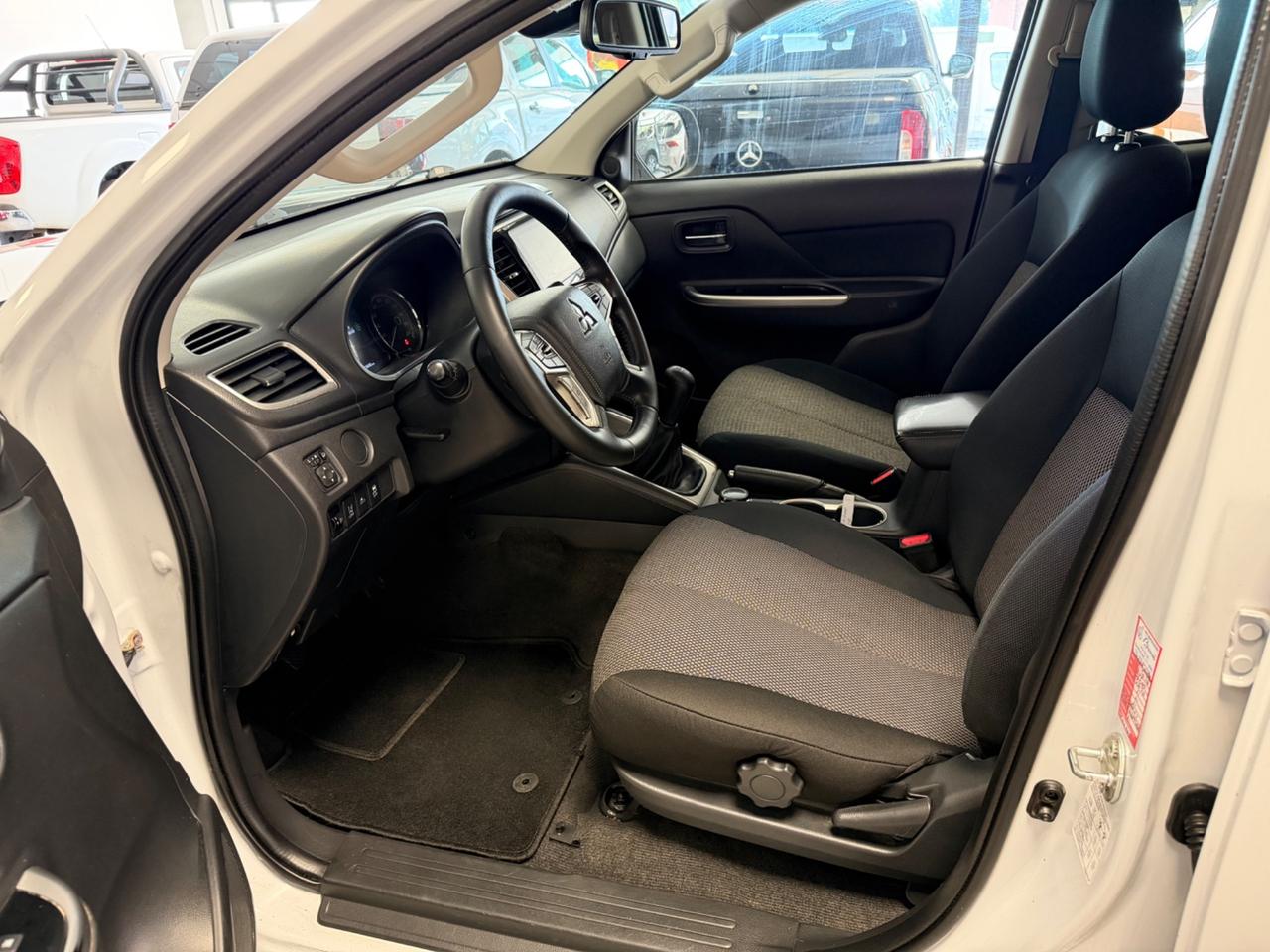 Mitsubishi L200 2.3 D 4x4 Super Select Diamond