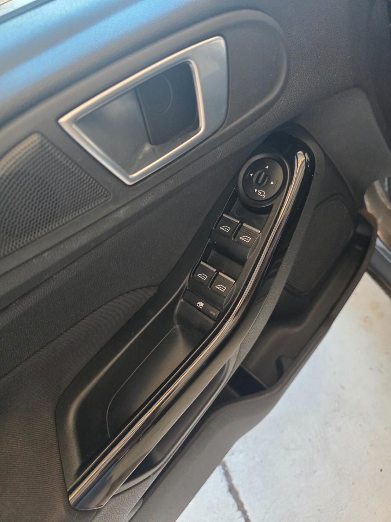 Ford Fiesta Titanium 1.4cc benzina GPL