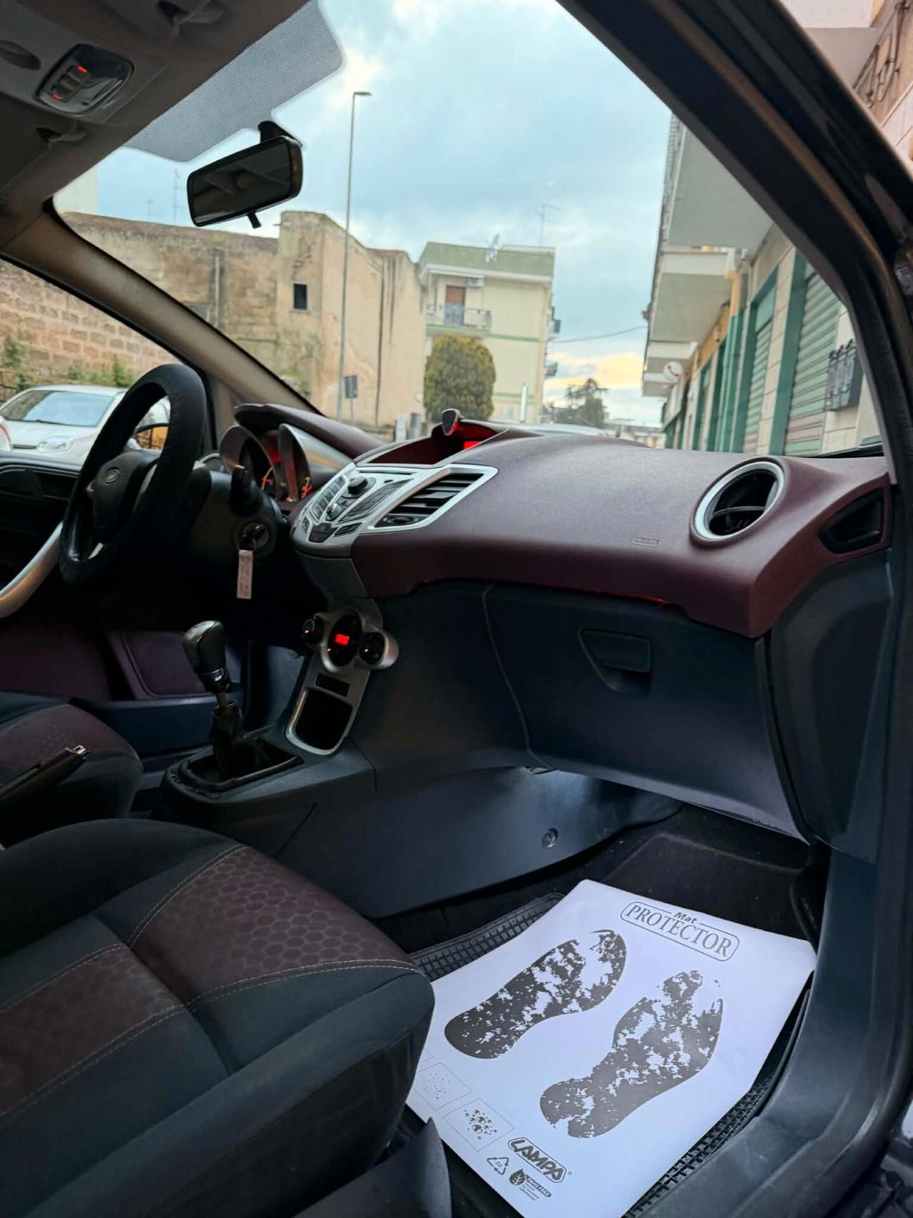 Ford Fiesta 1.4 TDCi 68CV 5 porte Titanium