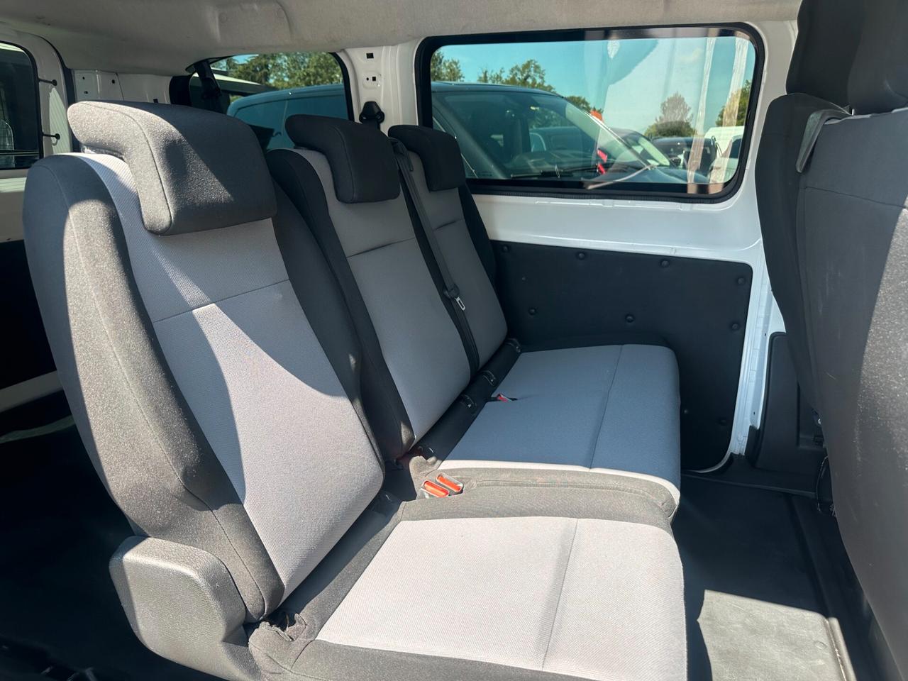 Peugeot Traveller BlueHDi 120 Medio Active